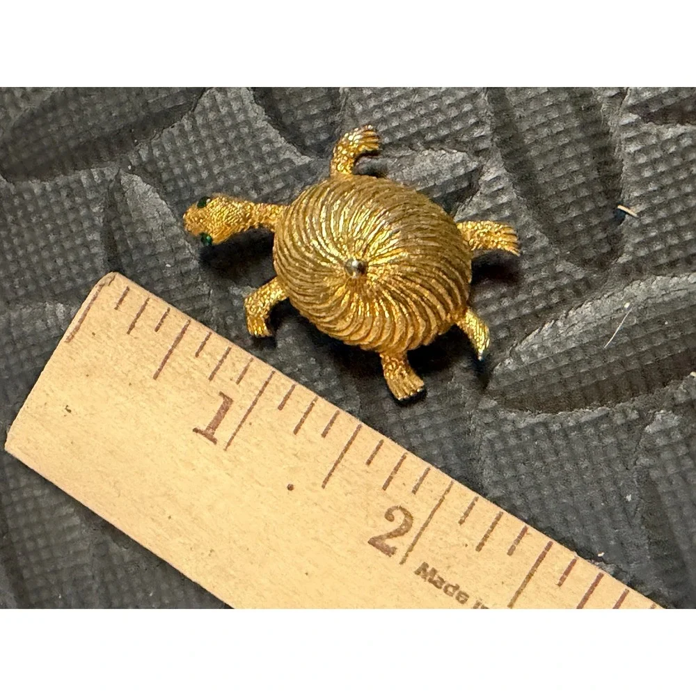 Turtle Brooch Gold Tone Shell Emeral Green Rhinestone Eyes Pin Textured Vintage
